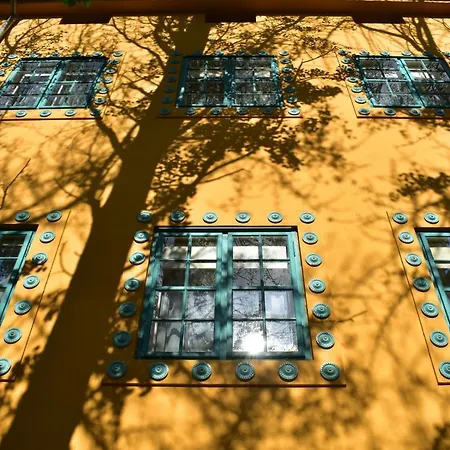 Zsolnay Negyed Vendégháza Apartmanhotel *