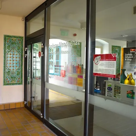 アパートホテル Zsolnay Negyed Vendeghaza