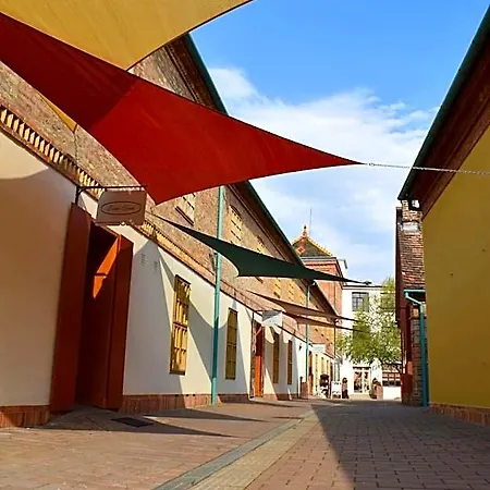 Zsolnay Negyed Vendeghaza Lägenhetshotell Pécs